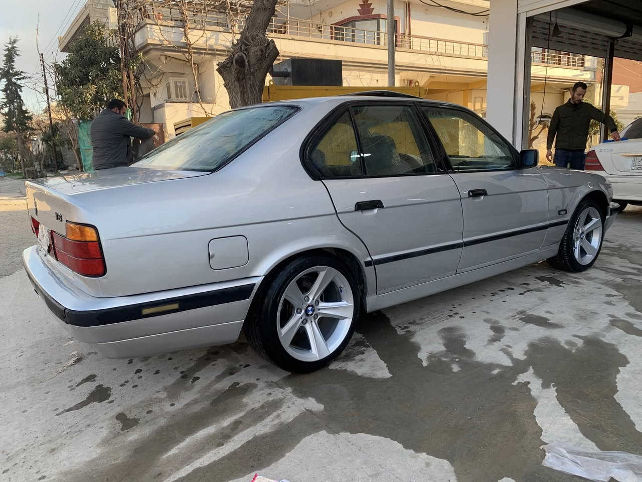 BMW 525 iA
سەرەتا بەناوی خوای گەورە بیئێم ٥٢٥ تۆماتیک سلایت ٤ جام کارەبا کوشن جلدو سیاحی تەبریت ساردو گەرم مۆدێل١٩٩٣ فول ٤ تایەو ویلی هامانی لۆکی لەژێرە دەعامی بۆدەعامی بەشەرت کامل جایز موسو براوە بەشەرت دەعمی نیە ٣٩$
***********
