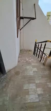 تسعين • طابق ثاني • ١٠٠م