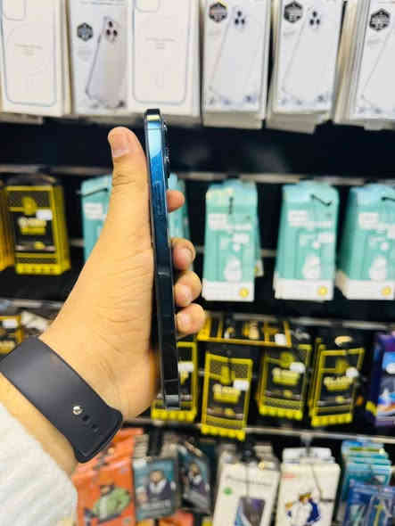 سلام عليكم 
١٢ برو ماكس 
بطاريه 79 
ذاكره ٢٥٦
 جهاز مبدل شاشه فقط ول فيس ايدي واكف بسبب التحديث 
مكاني حي اور. 
سعرا ٣٧٥ وبي مجال 
***********وتساب
*********** رصيد
