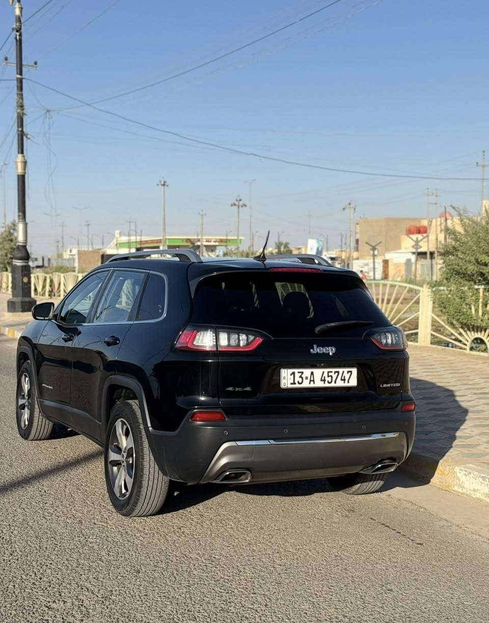 سلام عليكم 
سيارة جيب بزون للبيع 
2019
6 سلندر محرك 3200
للاستفسار اتصل 
***********
بيع فقد بدون مراوس
