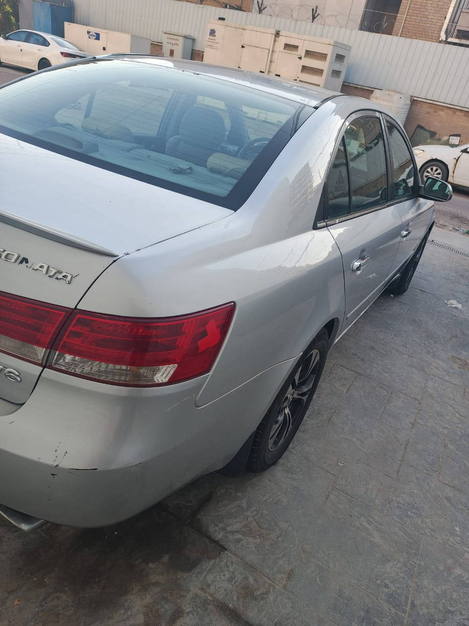 سوناتا ٢٠٠٦وارد امريكي مكينه ٦سلندر خير من الله. بيه راوجز  بس الصبح ثواني ويروح نوبات ميطلع  بيه ٤قطع صبغ ابيع حزام شواصي لغود قماره مكفول بدون اي دواخل صدره نص عمر تخم تاير جديد شادله  باتري جديد  لايت زنون شاشه ايباد كامره خلفيه 
كشناته جدد غرفته كلش حلوه  سعره ٨٥وبيه مجال قليل 
مكان بغداد الوشاش  قرب ساحه القاء *********** ملاحضه البنيد يرادله صبغ مكشر
