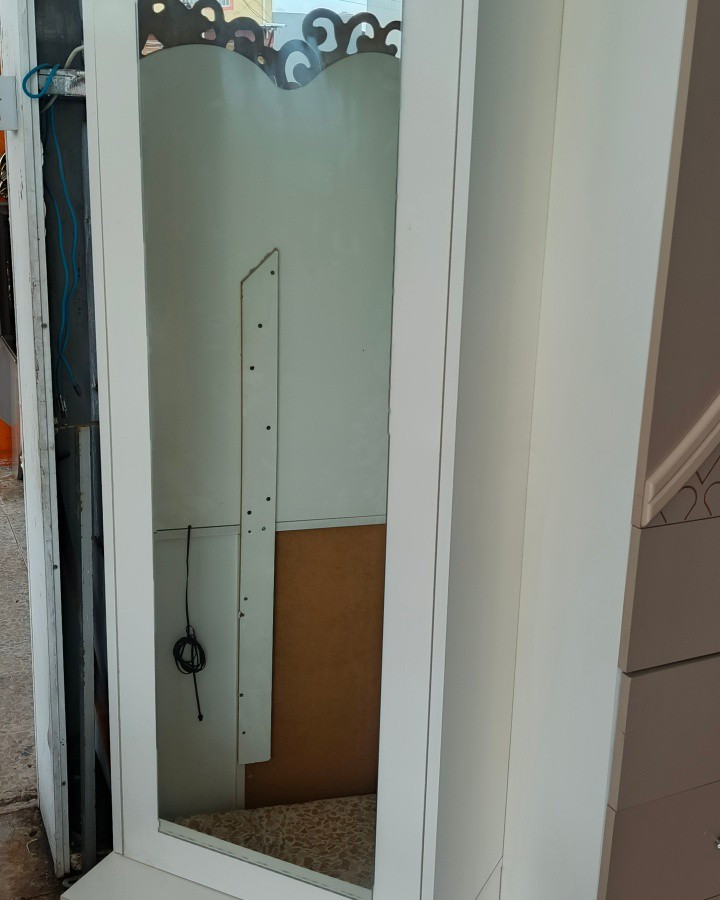 من معرض فهودي الدليمي غرفه تركي ضخمه مال عرسان فصال كلش حلو تتكون من 9 قطع النضافه 90%100 السعر 850 الف فقط معا الشد والنقل مجاني العنوان موصل سايدين القادسية الثانية قرب جامع علي بن أبي طالب معرض فهودي الدليمي للستفسار موبايل اسيا *********** كورك ***********
