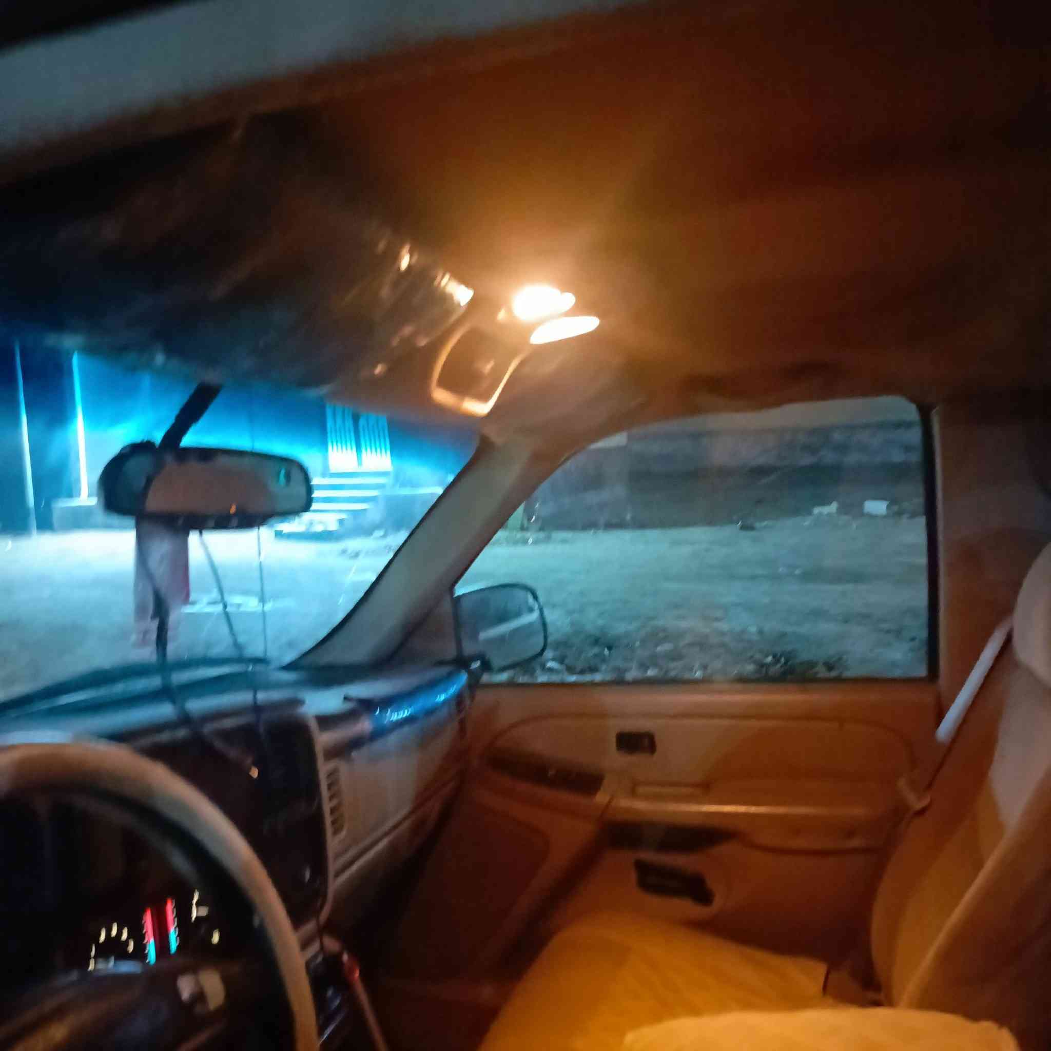 السلام عليكم تاهو موديل 2005جمس  مكينه 5300 وكير 100 شاشه كامري  تبريد 3قطع  اشاره بلمري 7راكب اللون شمباني طخم تاير برجستون بيها ضربة المجاملغ الخلفي جهته السائق ماعابره رقم كركوك انكليزي دولي راعيها الناصريه تريد وكاله عامه ام الباركود تريد مداودر تداور اباي محافظة السعر المط0 لوب 140 جوالسوك شرط ترهم مراوس حسب القناعه***********
