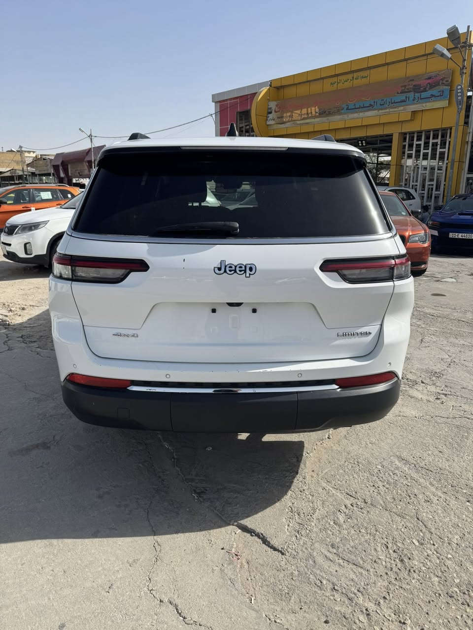 جيب گراند شيروكي فئة ( لمتد) 
موديل 2023 
ماشيه 70 الف ميل 
لون - ابيض ( استيراد شخصي دخول جديد)
حادث خفيف - حافه البنيد مصلح وجاهزه بدون تبديل بدون دواخل 

السياره 7 راكب 
* 
للاستفسار ***********
