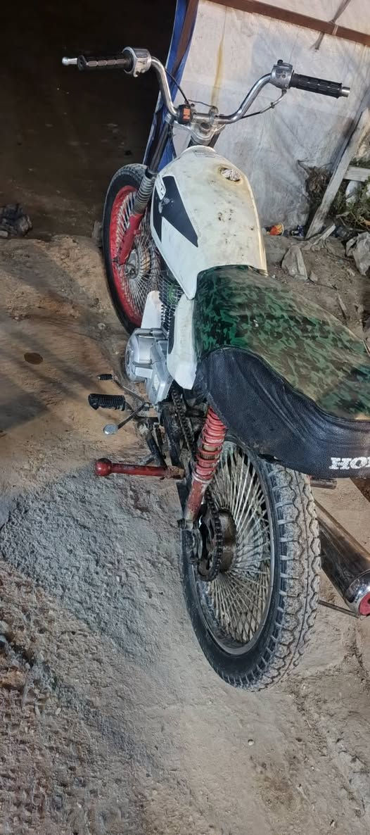 السلام عليكم دراجه نامه قديمه للبيع محرك جبار كببر ب الاضافه دراجه كلك سعرها 250وبيها مجال ***********
