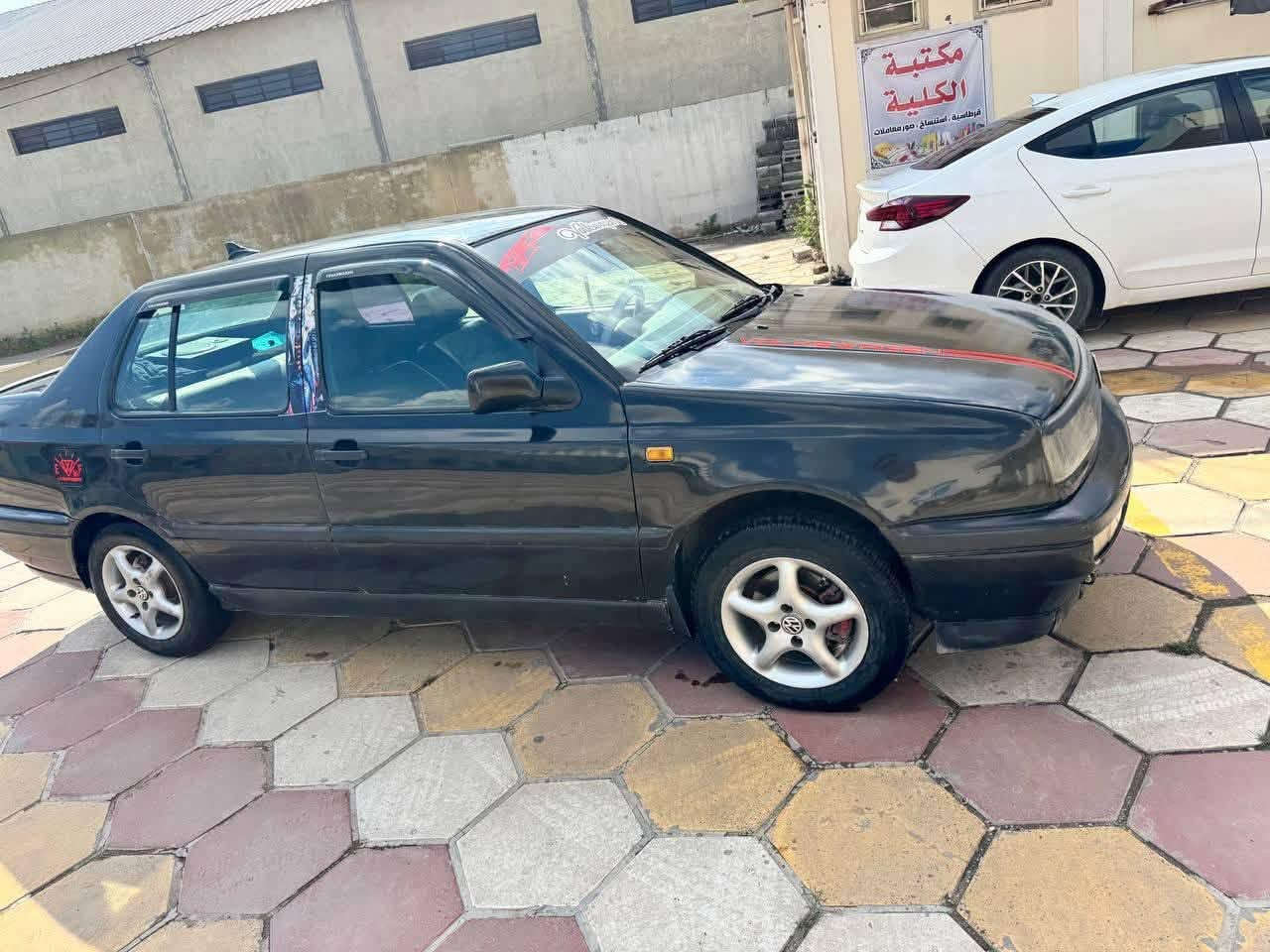 السلام عليكم من. رخصة حجي ليث كولف ڤنتو موديل 1994
باسمي تحويل ثاني يوم 
صدر خلفي امامي جديد 
منضومة هواء جديدة 
تخم تاير نضيف 
غرفة جلد شخط ما بيها 
 كمبرسير جديد بخاخ جديد بطل جديد ((تبريد ثلج ))
ايرفلو جديد تي بي اس جديد جوزة رباعية جديد  البنيد مبدل والسيارة احلى من الصور بهواي 
غرفته جديدة بمعنى الكلمة الكهربائيات شغاله محرك نظيف كلش الكير خير ونعمة مبدل قبل فترة كير اوتوماتيك للاستفسار الاتصال ع الرقم ***********
العنوان بغداد ابوغريب
