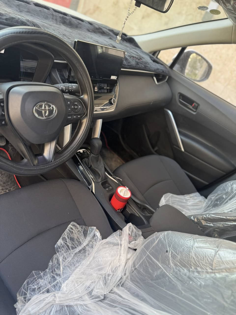 السلام عليكم / للبيع فقط
تيوتا كروس موديل 2025 كفاله عامه زيرو السياره ع وضعيه الشركه 
ماشيه  الفين 
مكان السيارة بغداد 
هاتف ***********
