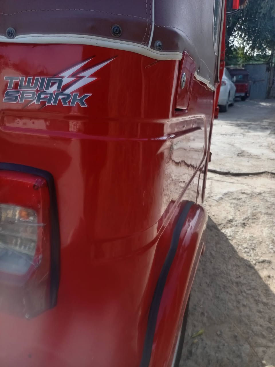 لبيع تكتك 22 مرقم بغداد بسمي مكفوله عام 8 ونص بيه مجال ***********
