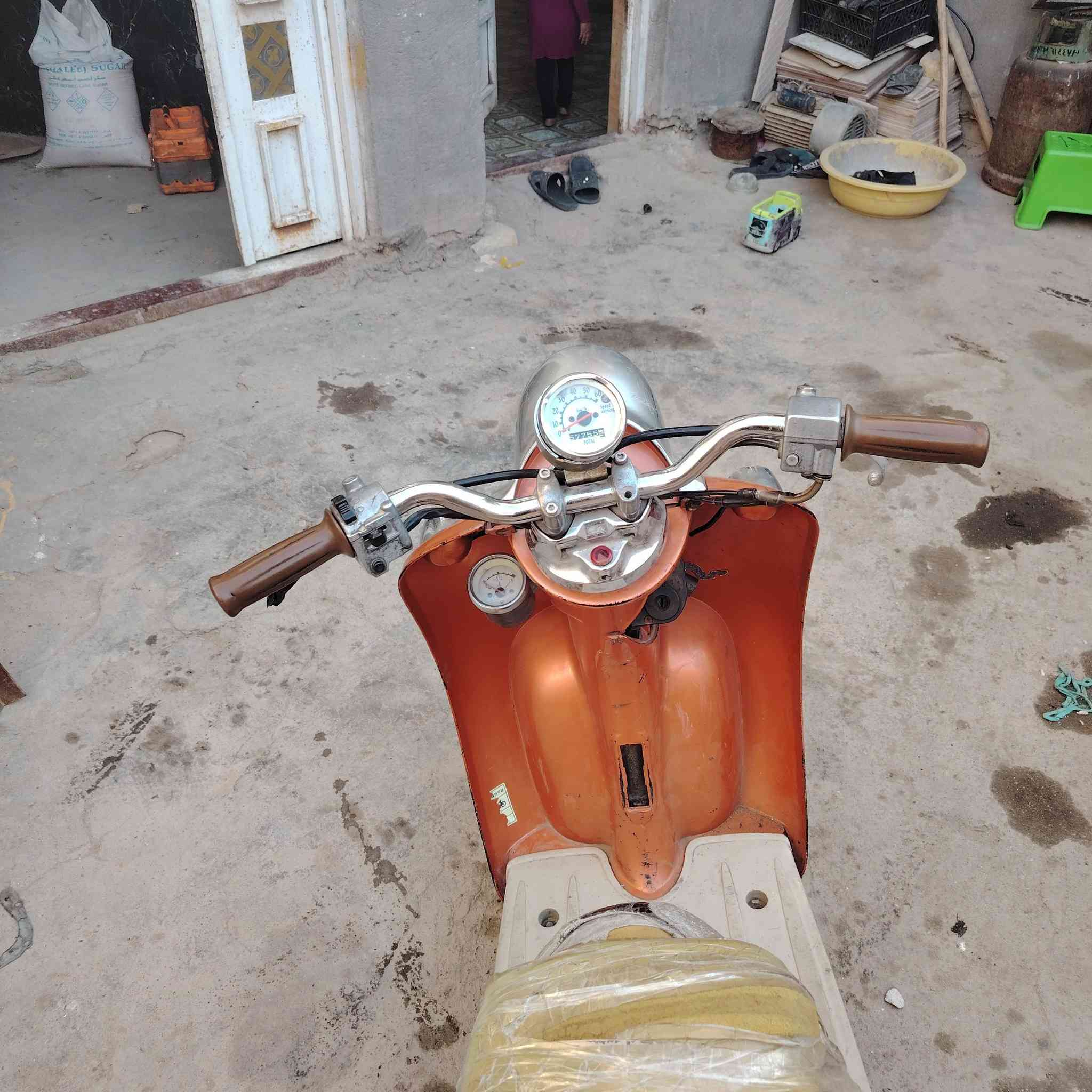 السلام عليكم. دراجه عبد الحليم دراجه شغاله بس تخربط ابيع كوم حديد سعر 100رقم ***********
