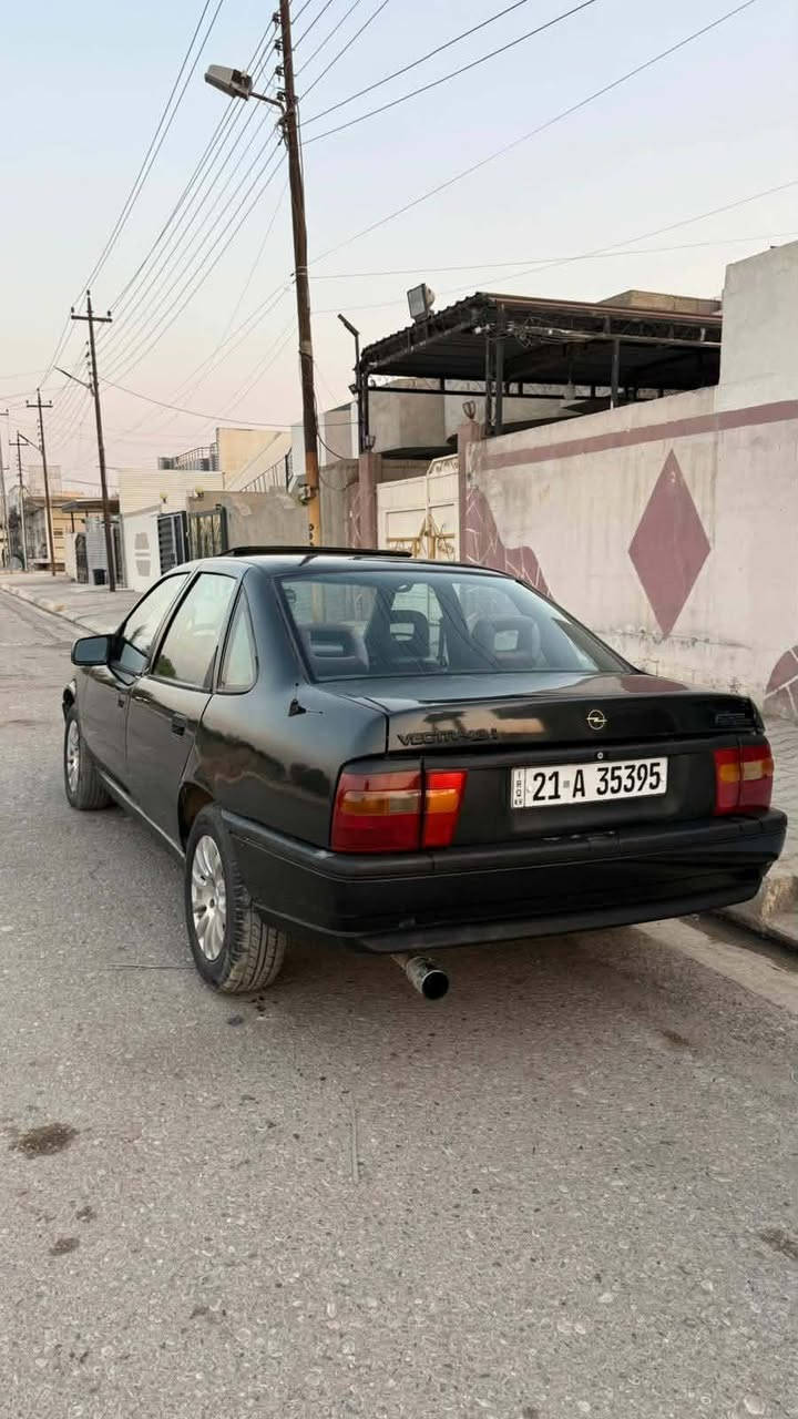 اوبل لون اسود موديل 1992 حجم 18 كير اوتماتيك بيها كابون بانزين السياره حلوه بسمنا رقم سليمانيه
صبغ عام جمالية بدون ضربة 
 السعر 45 وبيها مجال قليل
مكانها كركوك كوباني 
للاتصال ***********
