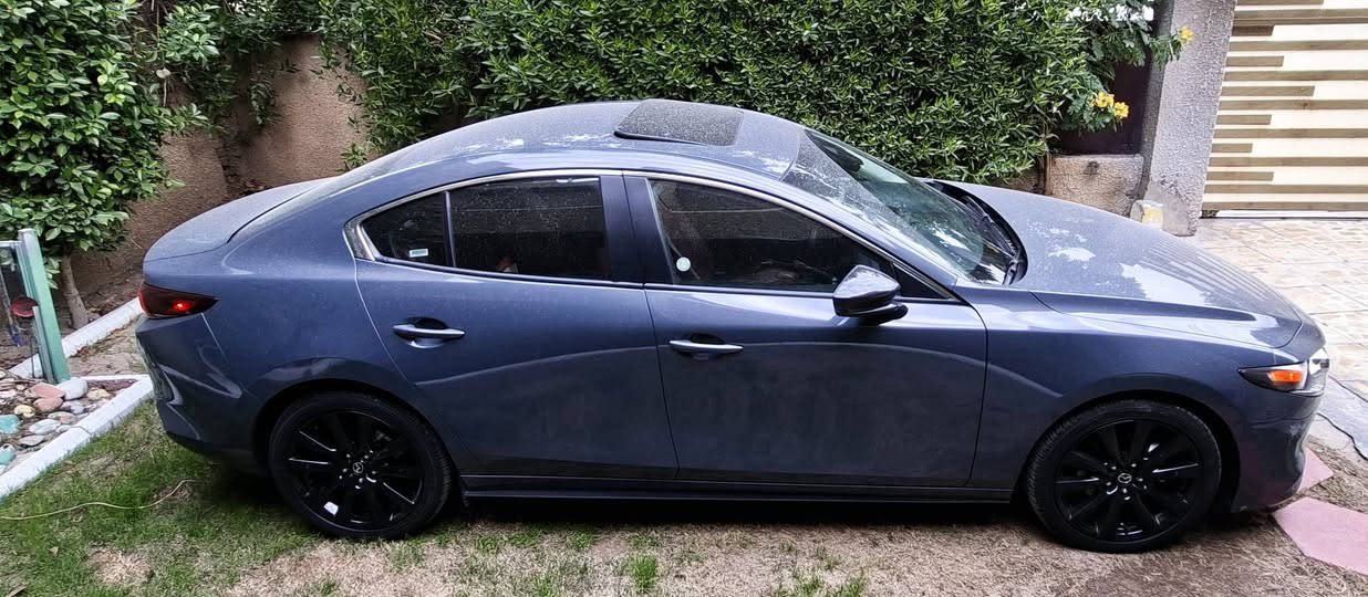 ‏ MAZDA 3 ( SKYACTIV G ) 
          ( AWD ) -  2024
        CARBON EDITION 
مكينة 2500  تنفس طبيعي المرغوب 
تقريرها  (مياه) بسيط 
والسيارة شغالة من امريكا
بدون ضرر ومكفولة عام وعلى وضعية الوكالة
جديدة وبحالة الزيرو
المواصفات فول ١/١
مرقم بغداد / حرة السيارة ودخول جديد
لون سموك الجديد
بصمة
سلايد روف 
ماوس تحكم شاشة يم الكير
عدادات ديجيتال
سستم سماعات 
خاصية القفل التلقائي
مري قلابة ع بك 
اشاير بالمري 
رادار محيطي 
نقطه عمياء
رادار تحديد مسار
رادار خلفي اوتو بريك
رادار امامي 
شاحن موبايل وايرلس
كامرة خلفية دوارة
هاند بريك بصمة
اوتو هولد بريك
حساس اجتياز
وضعيه قيادة ((سبورت))  
دبل اكزوز ((اكتف))
كشنات جلد لون ماروني مميز بلادي
كشنات كهرباء
كشنات تدفئه
تحكم كامل بالستيرن
تبريد شاشة لمس منفصل للسائق والراكب 
الإضاءة الداخلية لد زنون
لايت امامي زنون مع لد نهاري
بك لايت لد
ويل بلاك حجم 18 اسود
السعر /  185$
                                     بغداد/الرصافة 
***********
