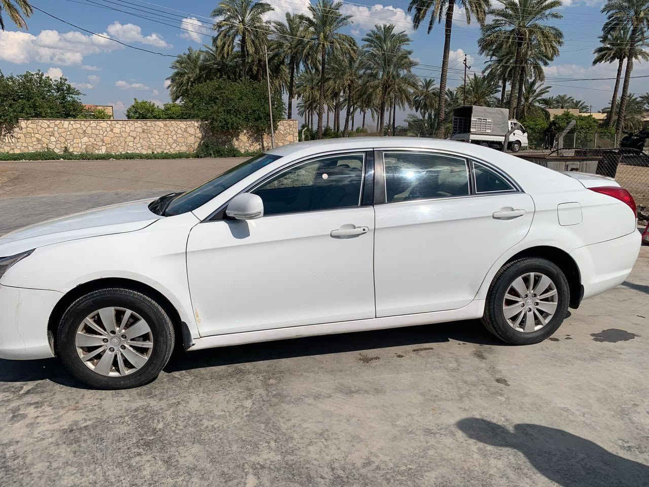 السياره بدون ضربه وصبغ جاهزه عل اخي نقصه كمبريسر ضعيف بس السعر 60 او مراوس حسب القناعه
***********
***********هوتاي ياباتي تجميع صيني موديل 2014 كير ومحرك كامري ابو الجف 2400 بغداد, العراق
