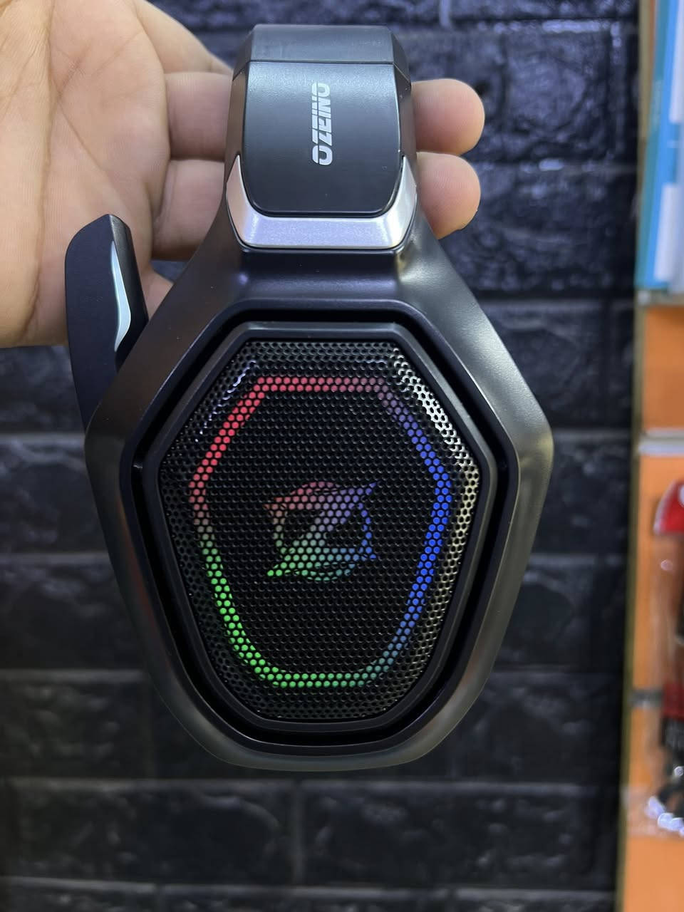 سماعه رأس شركه OZEINO تدعم جميع الهواتف واجهزه ال PC وبلي4وبلي5 وجميع اجهزه الXBOX صوت وتجسيم عالي +اناره محيطيه جديد لوك غير مستعمل السعر 30مع التوصيل للأستفسار ***********
