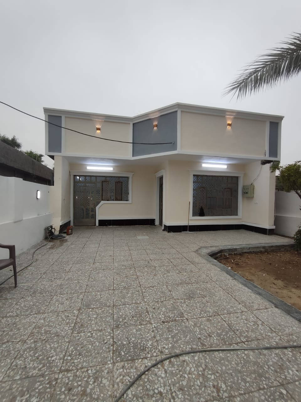 🏡 دار للبيع – فرصة مميزة

من الصرح العقاري

📍 العنوان:

الشيخ حمد – شارع البوجميل

قرب جامع أبو ياسر

📄 الملكية: ملك صرف

📐 المساحة: 500 متر مربع

🏗 الحالة: بناء قديم مترمّم

🔹 يتكوّن المنزل من:

 • صالة

 • مطبخ

 • هول داخلي

 • غرف نوم (عدد 2)

 • حمّام

 • مرافق

 • صحيات خارجية

💰 السعر: 130 مليون دينار

🔻 قابل للتفاوض

📞 للاستفسار والتواصل:

أبو أسامة

📱 اتصال أو واتساب:

***********
