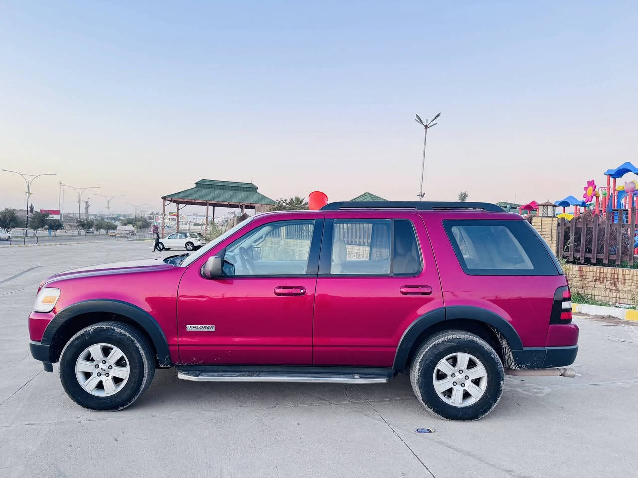 فورد اكسبلورا ٢٠٠٧
بدون ضربة بس باب السكن مصبوغ
مواصفات XLT 4*4 دبل اكسل
شاشة و كاميرة
كير و محرك بشرت 
كهربائيات بشرط
مابي اي عيب 
سيستم بنزين و غاز
بيها بطاقة بنزين و غاز 
تبريت مركزي
شرت تحويل  
سعرة ٨٨ بيها مجال
مكاني كركوك
***********

