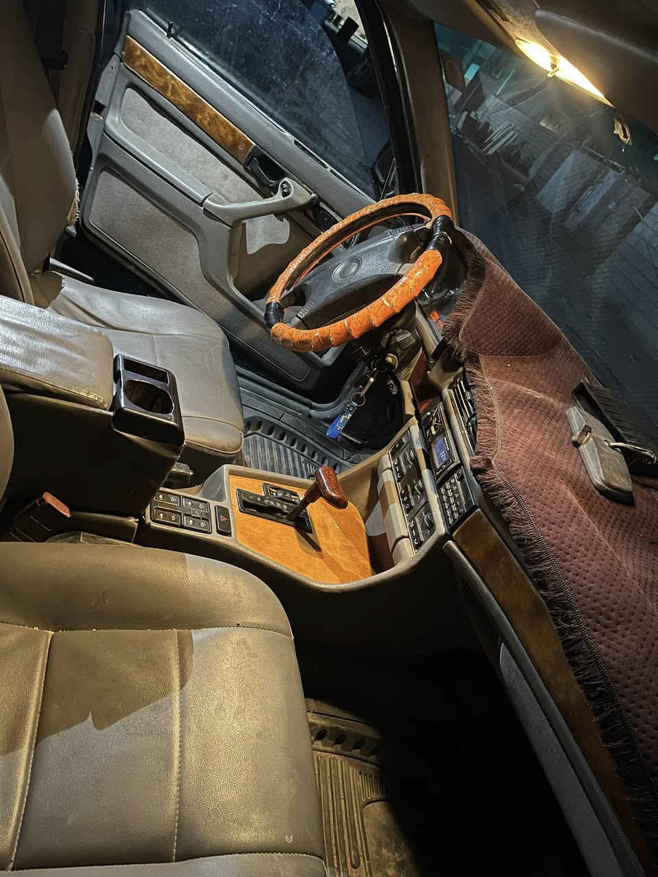 للبيع او مراوس حسب القناعة بيئم 730رقم دولي سنوية لل 30 محرك وكير شرط لايت زنون طخم تاير جديد صدر نضيف السعر 38 مكاني كيارة ***********
