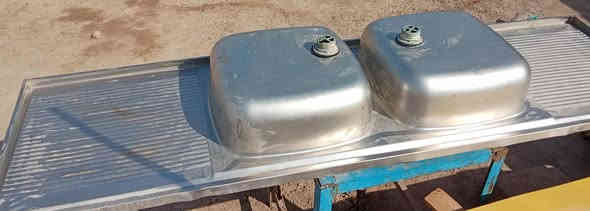 ثلاجه 65الف ما داخله تصليح طول متر
سخان كبير السعر 70الف وبيها مجال
تلفزيون 10الف شغال
سنكي طول مرتين السعر 15الف

مولد استرا شغاله السعر 70وبيه مجال
نركيله عدد 2بابليه الاصليه السعر 40الف وبيها مجال بدون شيشه 
العنوان الخضر
***********
