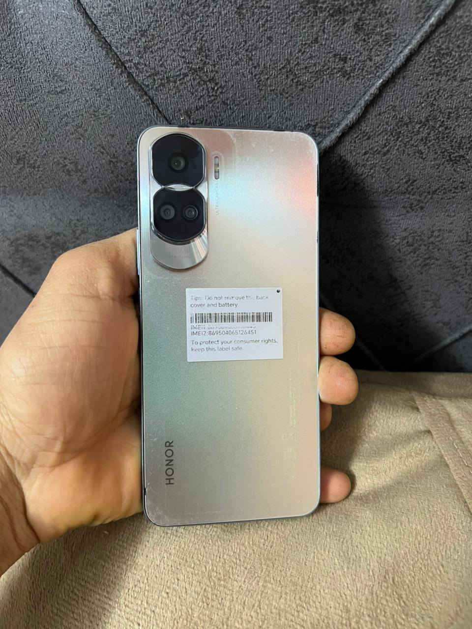 تلفون هونر 90 Lit نضيف تلفون راقي مايصرف شحن... مبدل شاشه  اصليه وكاله  قبل شهرين.. تصوير جدا واضح.. بيع بسعر ١٦٠... او مراوس بتلفون هونر 9 d ونطي فرق.. مكاني بغداد البياع ***********
