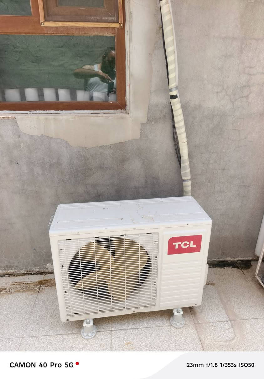 للبيع سبلت  TCL طن ونص أي عيب مابي شغال فول السعر 275 الف
***********
