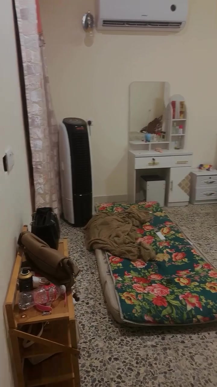 السلام عليكم
سكن فقط بنات الشقه متكونه من غرفه وصاله معزوله ومطبخ وحمام وبلكونه مساحته واسعه البناء حديث جدا ونضيفه البنايه كلش أمان ومحد يكدر يدخل اله فقط الي ساكنين بيه كل نفر اله مفتاح خاص للباب لخارجي  المولد خط ذهبي 24 ساعه يشغل


**إذا كنت صاحب هذا الإعلان وتريد حذفه لأي سبب، رجاءا أرسل رسالة إلى الدعم الفني**
