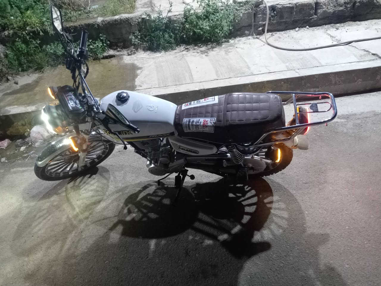 للبيع ٦٥٠ بيه مجال شي بصيط
دراجه مقفله ترايك وين مايريد بس لويل الورا بي عواج بيه منيفس


**إذا كنت صاحب هذا الإعلان وتريد حذفه لأي سبب، رجاءا أرسل رسالة إلى الدعم الفني**