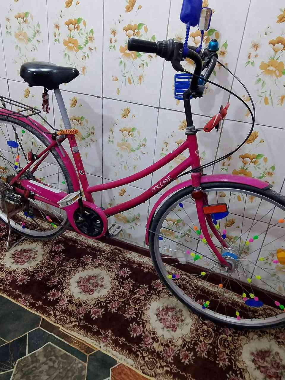 سلام عليكم. بيسكل حجم ٢٧ نضيف كير حساس.  باله.   لون مميز    سعر ١٢٠ مكاني البياع. ليريده بلخدمه. ***********
