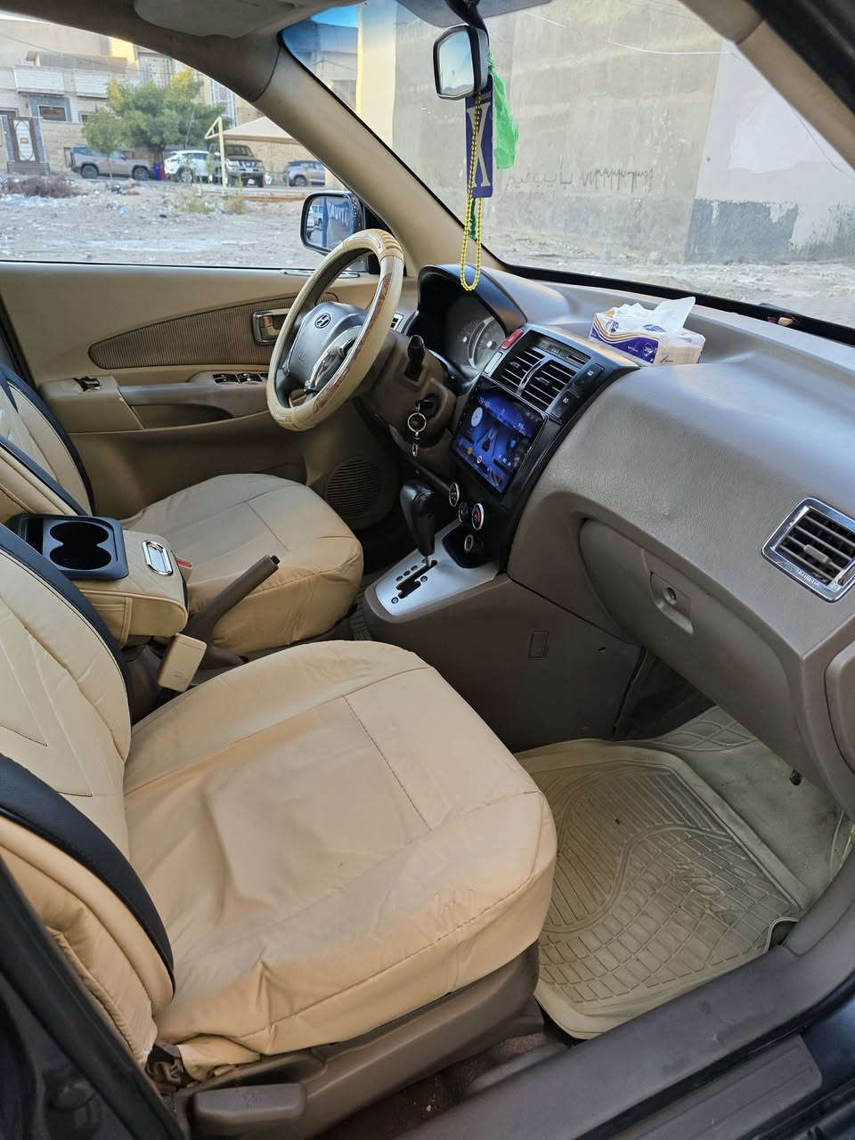 توسان خليجي مديل 2009 فول مواصفات فتحة رقم دولي مشروع وطني سنويه وهزه جديده شرط تحويل محرك 2000 دوش جديد كير كفاله حداديه عامة جديده تخم تاير جديد كهربائيات كلها شغالة سياره جديده توني شاد دوشمه جديده وشاشه ولايت زنون سياره جاهزه ما تصرف عليها شي كفاله من الضربه و التبديل و البارد فقط بيها صبغ حزام جماليه العنوان بصره السعر 90  هـ***********
