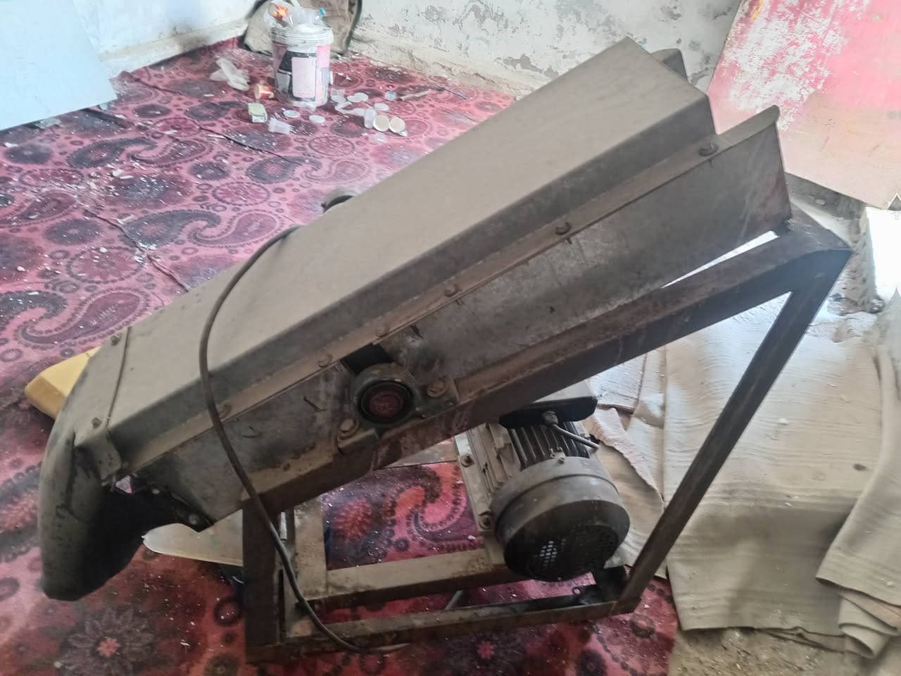 السلام عليكم عندي هاي مكينه مال ثلج جراشه للبيع ب350وبيهه مجال شرط الفحص العنوان البصره حيانيه *********** واتس
