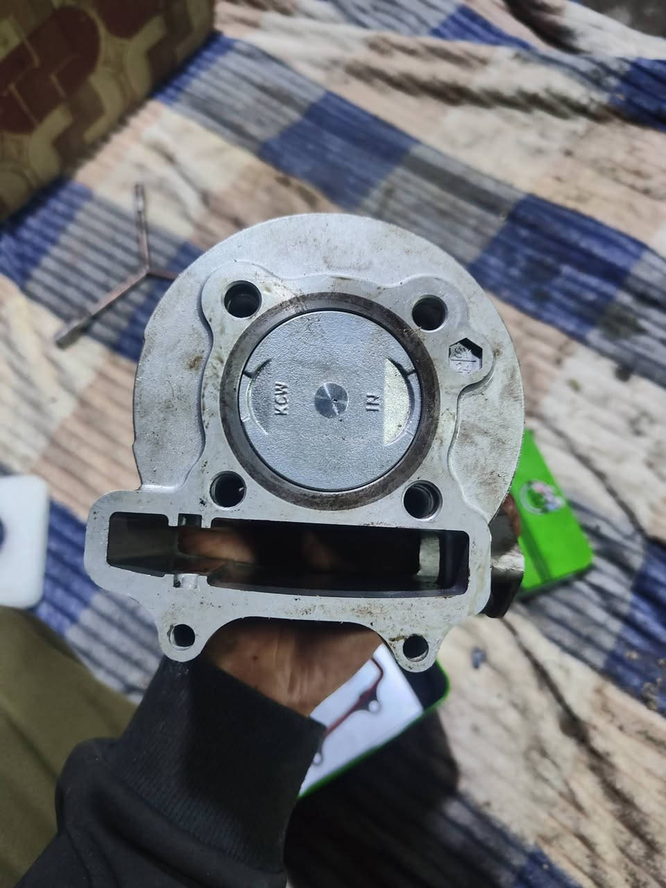 بوشه وبستم جدد شديتهن وطلعن مو لدراجه الحجم 125 كاملات اكرر جدد مامشتغلات خذتهن ب18 رايدهن ب10


**إذا كنت صاحب هذا الإعلان وتريد حذفه لأي سبب، رجاءا أرسل رسالة إلى الدعم الفني**