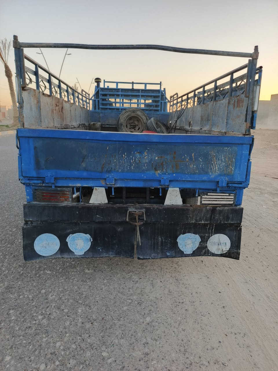 سلام عليكم دانية للبيع موديل 85  قلاب  محرك كية رقم انكليزي صلاح الدين المكان تكريت الديوم 
الاستفسار عل رقم ***********
