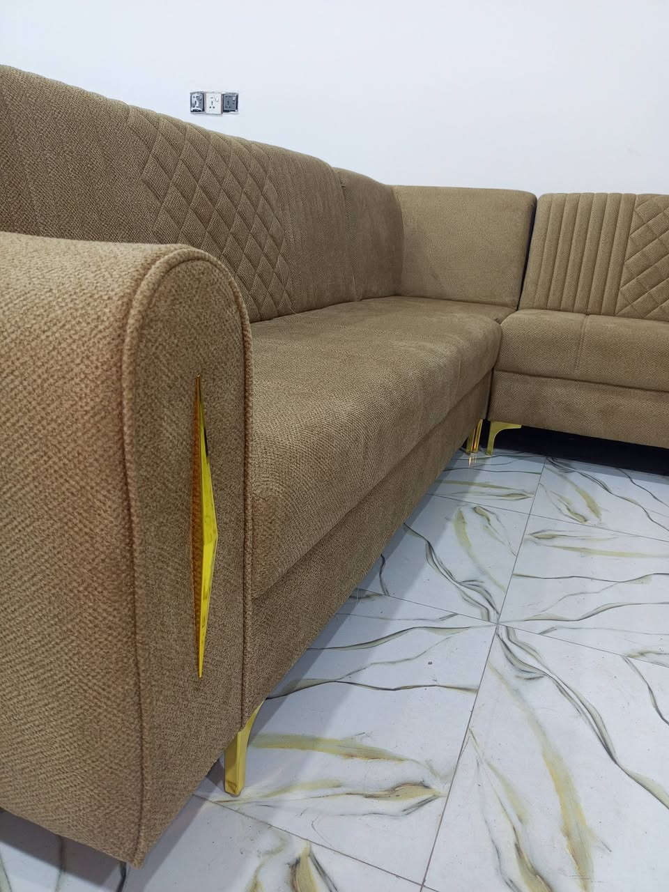 ديوان جديد مامستخدم 5قطع 10 مقاعد السعر 450 العنوان سومر شارع المدارس توصيل موجود ***********
