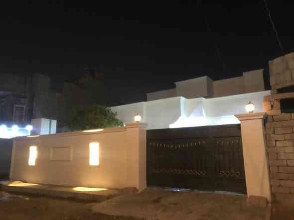 بيت للبيع الجبيريه الثالثه مساحه ٢٥٠ متر أربع غرف نوم قرب مسجد الشكور سند ٢٥ بدون تحفض السعر ٩٣ وبي مجال للاستفسار الاتصال على الرقم ***********
