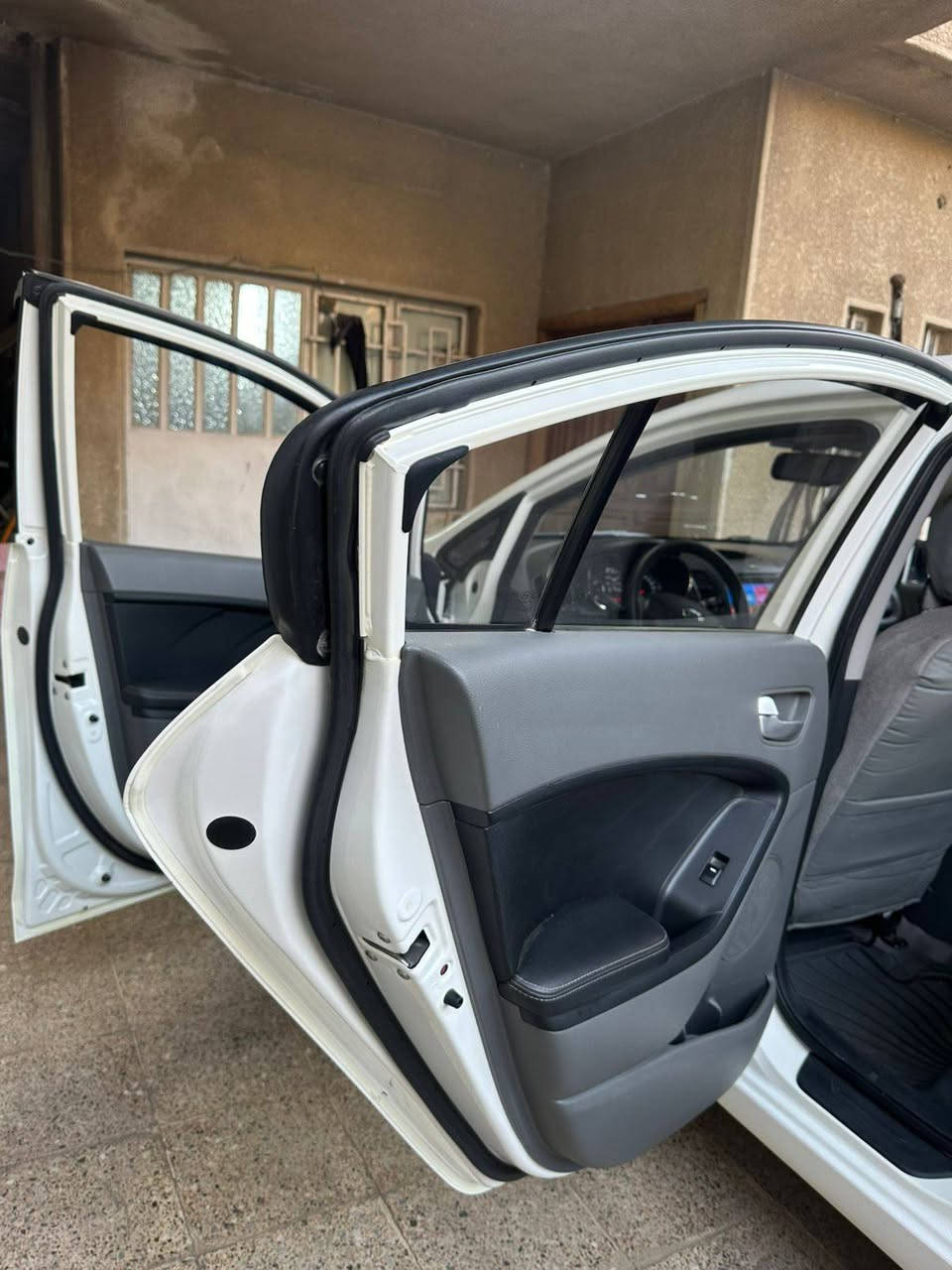 السلام عليكم
سيراتو 2017 خليجي1600
السعر ١٣٣  بيها مجال بسيط 
 
 سيارة مكفوله من الصبغ والضربه بيها طخه بسيطه موضحه بالصور 
كفاله عامه تبريد صدر داخل تخم تاير جديد ماشيه 33 الف حقيقي شرط الفحص سيارة اخت الزيرو 
سيارة جاهزة من كل شي ما تصرف عليهة ربع 
للتواصل *********** موجود واتساب
