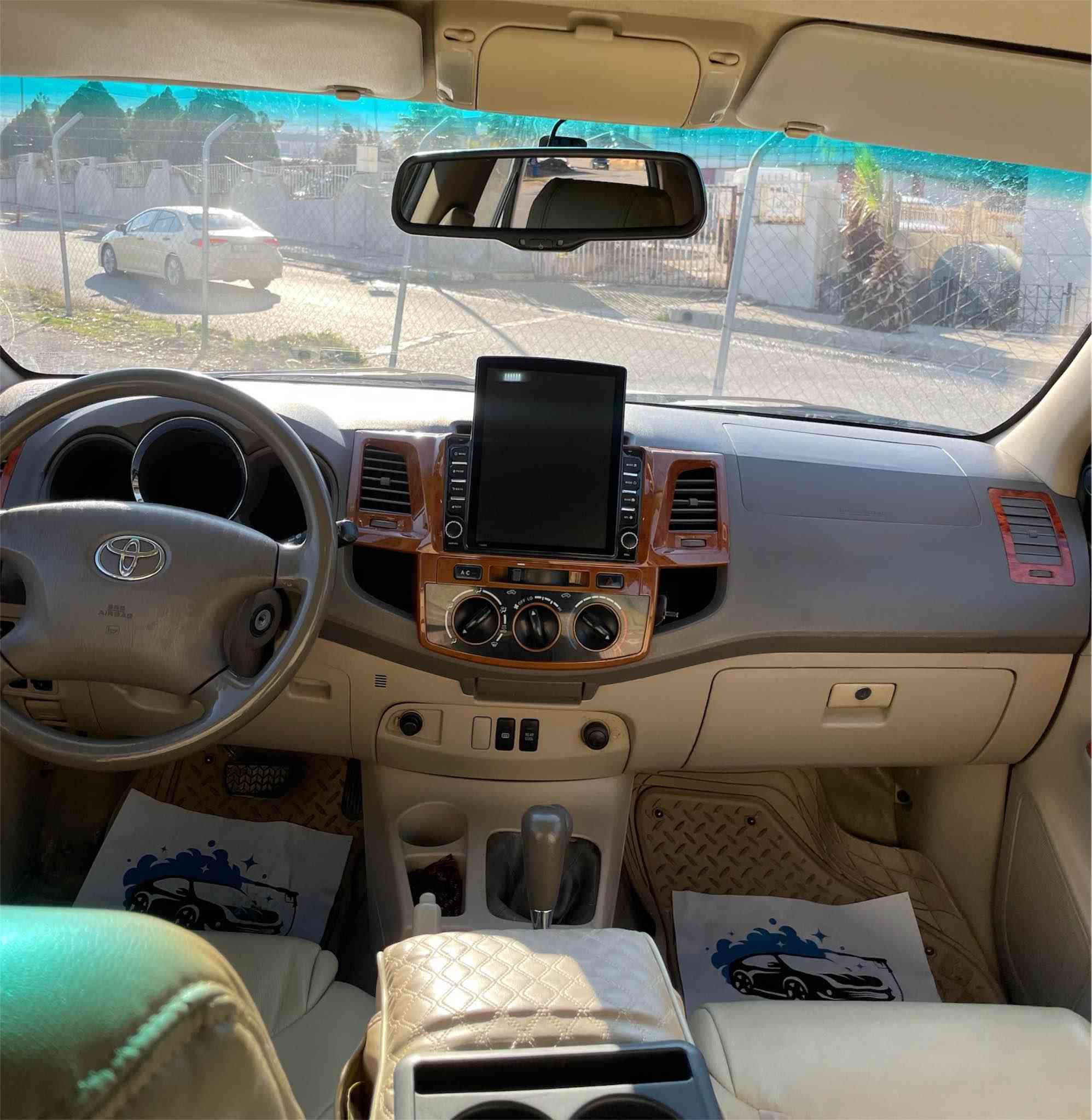تويوتا فورجنه ر 
موديل ٢٠٠٦ / ٦ سلندر 
گير و محرك شرط 
ب دون دعم و صبغ و تعديل 
سياره كلش نظيفه 
ماشيه ٣٠٠ كم 
موصفات معروفه / كاميره حساسات خلفي + مرايا كهربائي دبل اكسل 
*********** 
مكان دهوك دهوك, العراق
