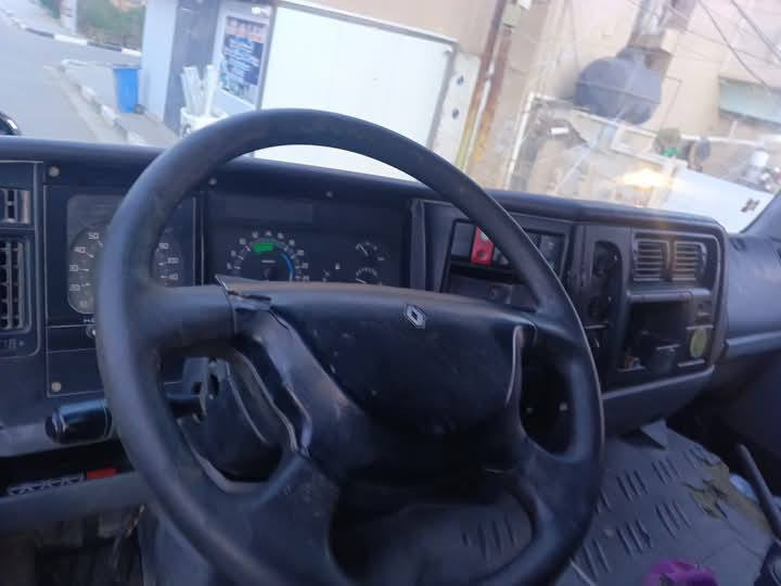 سلام عليكم رينو للبيع رقم بغداد  موديل 95 سياره كأسره رنك بس تمشي ما بيهه اي شكال بل سنويه صهريج تحويل مباشر مكانهه بغداد الحسينيه سعر 65وبيهه مجال رقم ***********
