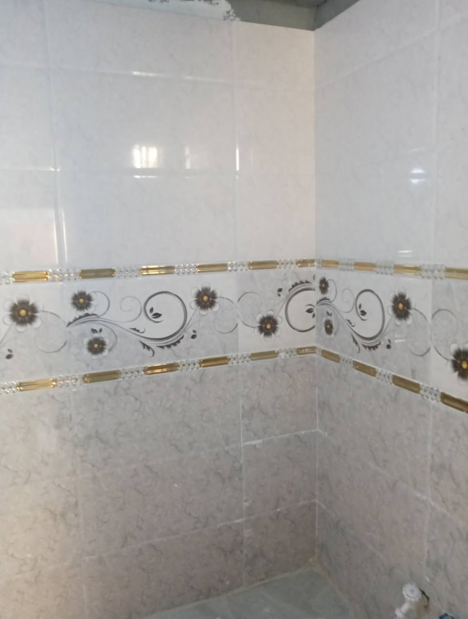 سلام عليكم خلفه متفرغ سيراميك بورسلين كاشي مرمر بآيات شغل درجه اولى واتساب ***********
