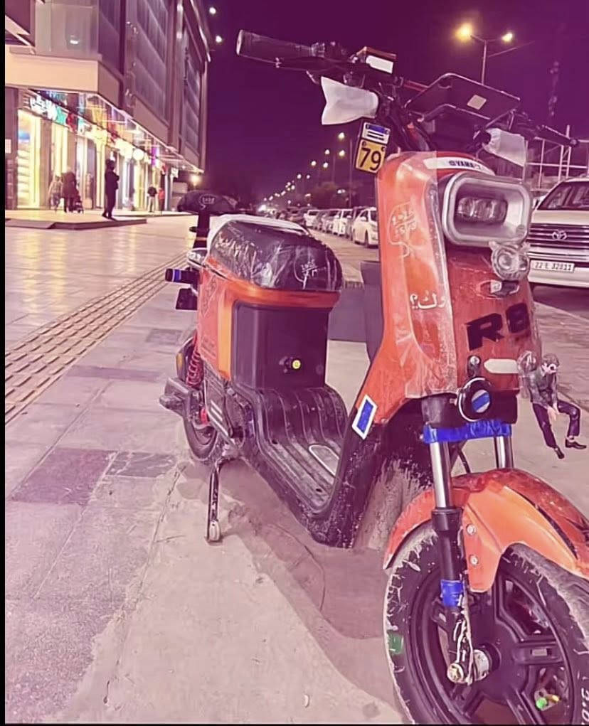 السلام عليكم شباب دراجه شحن للبيع R82025 دراجه مقفوله مابيها اي عيب او نقص اشتريته 10/25 
مواصفات 
سرعه الدراجه ٦٠ بتطبيق ويز 
بيه نظام بارك 
بيه اربع نمر (اربع سرع ) 
مزوده مختصر الكلام دراجه مابيها اي شي نقص 
السعر 450 وبيها مجال 
للأستفسار الأتصال بالرقم 
*********** بي بس واتساب
