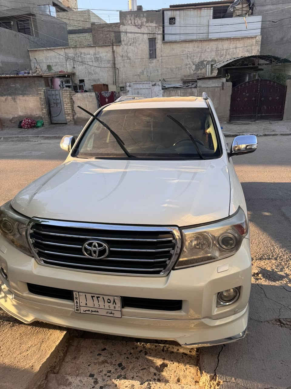 السلام عليكم لاند كروز موديل 2013بريم ماشية 160 الف مكفولة من كلشي بيها بس صبغ بل الداير الخلفي شيء بسيط وشخوط بسيطة رقم بغداد مكان السيارة بغداد الجديدة الاتصال ***********
