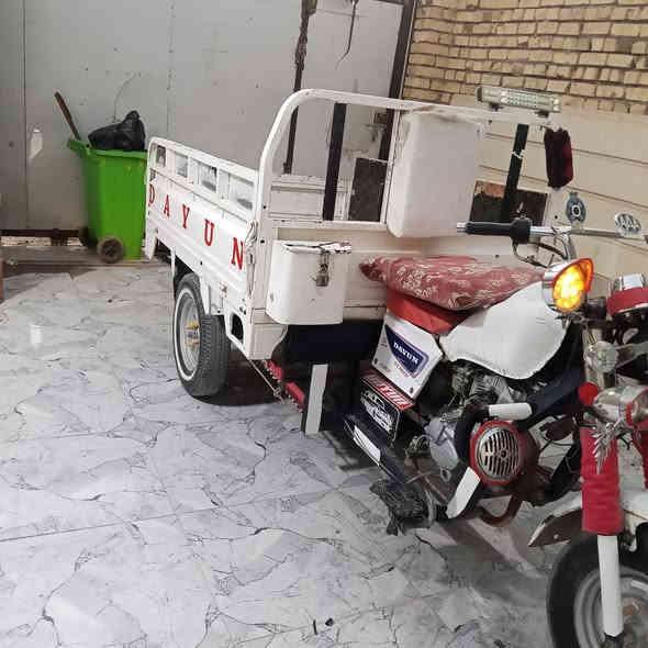 العنوان سوق الشيوخ  السعر واحد وسبعميه وبيها مجال اهواية /الرقم***********
