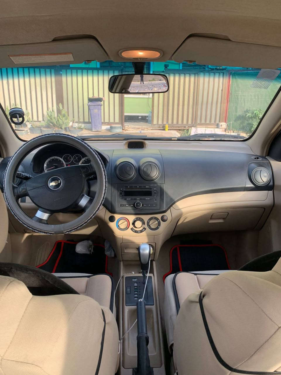 السلام عليكم افيو موديل 2011 الشركة العامه مقفوله من الصبغ بيها بس الجابنلغ والباب الخلفي بيهن بارد الباقي مقفول السياره على وضع الشركة ماشيه 25 الف السعر 102 وبيها مجال ***********
