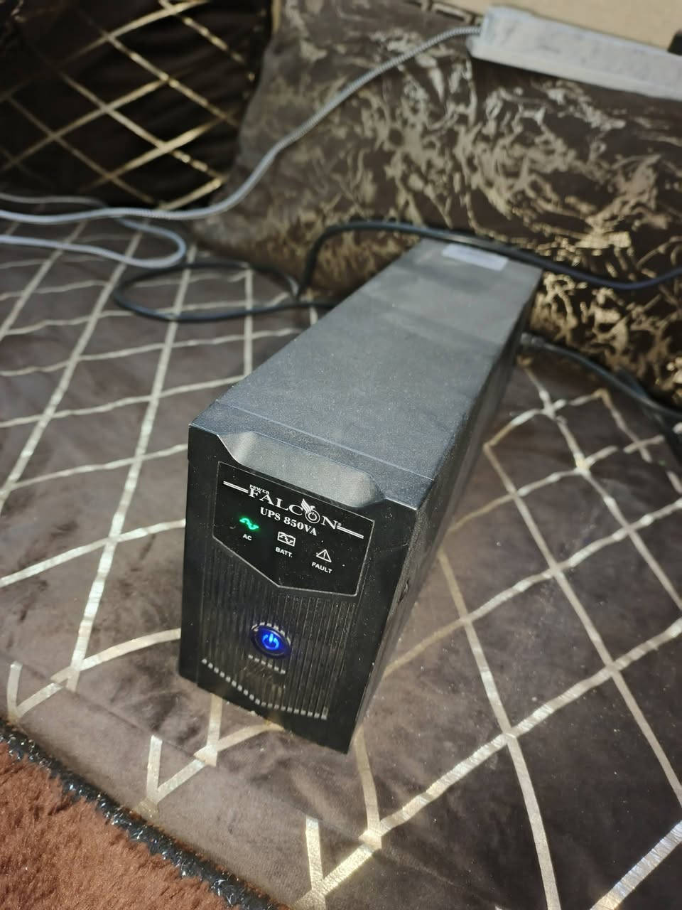 سلام عليكم بلي 4 سلم مهكر نظام 11 +ذاكرة ون تيرا جهاز نضيف ما مفتوح لوك ستيكر مستعمل اقل من 5 اشهر مع يو بي اس850 فالكون مع جويستك اصلي واحد مع 14 لعبة قوية 
1-اساسن كريد اوديسي
2-بلاك اوبس 6
3-بلاك اوبس3
4-بيس ٢٦
5-غوست اوف تسوشيما
6-هيتمان 
7-بيس 18
8-رزدنت ايفل 2ريميك
9-رزدنت ايفل 4ريميك
10-رزدنت ايفل7
11-لعبة السنة ذا ويتشر
12-گوست ريكون
13-ايام مضت
14-سبايدر مان مايلز
عنواني موصل جانب ايسر حي الزهراء 
للتواصل خاص او رقمي واتساب
*********** السعر ٣٠٠ وبي مجال
