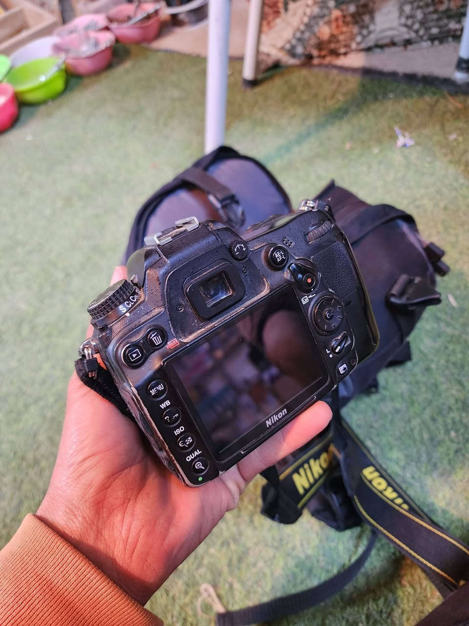 للبيع نيكون مابيها اي خلل قفل قفل ٥٠٠ الف وياها شاحن فقط
مكاني قلعه سكر 
***********
