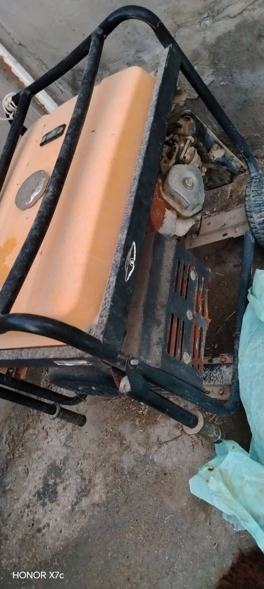 سلام عليكم مولده للبيع 28امبير
شرط النظافه  مشغله ايام المشايه فقط 

ملف نحاس مامفتوح برغي بس ماكله التراب 

مكانه ناحيه  سوير

سعره 250 وبيه مجال 

***********
