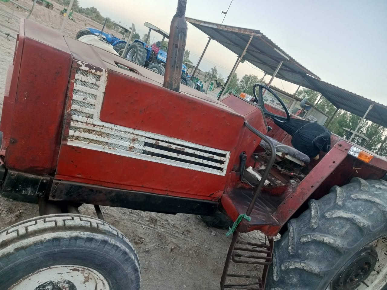 للبيع فيات 780مكينه حلوه علا وضع الشركه كير واكسن وهودرليك وهوزنات علا وضع الشركه محرك بيها الجديد لاتنقيص ولابخار مقدم علا وضع الشركه المكينه ارقام وسنويه 
سنويتها ضايعه ومالكه يمي 
العنوان بابل الحمزة الغربي 
***********
