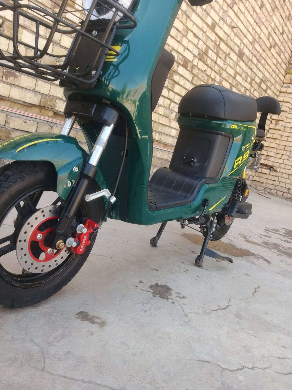 R9 للبيع الباب الاول نظام ضد السرقه بوليسي  سويج بصمه تشغيل عن بعد دسكات امامي وخلفي  لدات امامي وخلفي  
دراجه مكفوله من الدعاميه للدعاميه بطارية جديده 
السعر خاص الاتصال على الرقم ***********
