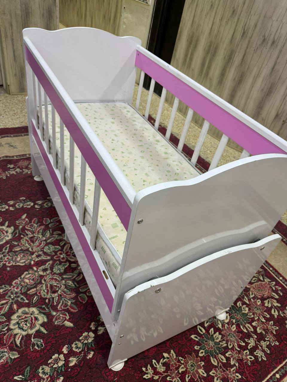 جرباية طفل مع دوشك للبيع السعر 75 للتواصل عالرقم *********** غير متواجد عالفيس
