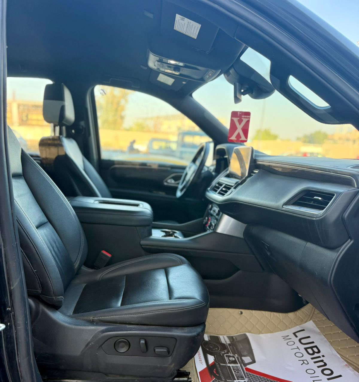 السلام عليكم من رخصة الادمن 
تاهو LT  نص فول وارد امريكي موديل 2023 بدون لوحات مروريه  للبيع او المراوس حسب القناعه
‏ وارد امريكي حادثه مثل مموضح بالصور بابين صفحة اليمين امبدلات او مصبوغاتة والجاملغ الخلفي الايمن مصلح او مصبوغه يعني ٣ قطع صبغ   
‏  مواصفات 
‏8سلندر محرك ( 5300 )
4X4 فور ويل
‏كراسي جلد اصلي
‏كراسي اثنين كهرباء
‏كراسي هزاز(عند اقتراب السيارة من اي شي)
‏كراسي(تدفئه)
‏تبريد خلفي شاشة
‏شحن الهاتف لاسلكياً
‏كروس سرعة
‏نظام AUTO START
‏نظام هندبريك دكمة AUTO HOLD
‏نظام مانع انحدار
‏فول تحكم استيرن(جهتين امامي+جهتين خلفي)
‏استيرن كهرباء
‏استيرن تدفئة
‏شاشة عرض الاعطال
‏صندوك كهرباء(شفط)
‏فتح صندوك تلقائيا عن طريق القدم
‏دبل كير(عادي+اوتوماتيك)
‏ناقل حركة 10 نمر
‏دبل حساس(امامي+خلفي)
‏نظام تحكم بمستوى الضوء الداخلي
‏مانع تزحلق
‏مري شفط
‏شاشة امامية كبيرة اصلية
‏شاشات خلفية اصلية
‏تشغيل عن بعد

السعر 400  ورقه او مراوس حسب القناعه
 للاستفسار 
‏رقم الهاتف ***********
صور الحادث مرفقه ويه الصور مع رقم الشاصي
السياره جاهزه من كلشي اي نقص مابيهه ع وضع الشركه
