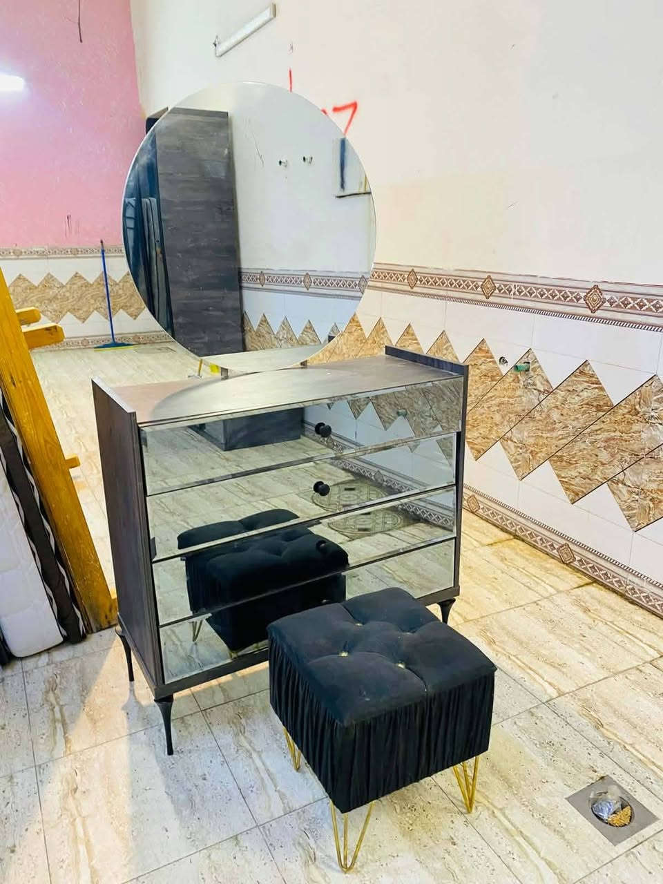 غرفة نوم تركي 
موديل زاويا 🌹
نضام ابواب 👈9👈 باب🚪
تتكون من 👈9 👈 قطع 
نضافة 95%💯😍
سرير جك مخزن 
إنارة داخل الكنتور 
مع نقل وشد داخل بغداد مجاني


**إذا كنت صاحب هذا الإعلان وتريد حذفه لأي سبب، رجاءا أرسل رسالة إلى الدعم الفني**