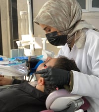 تنظيف اسنان • خلع جذور • جامعة الحلة