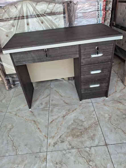 ميز مكتبي
جميع قياسات
كراسي ثابت دوار جديد وباله
***********
المكان الرفاعي يم افران
النجفي
محل قاسم
